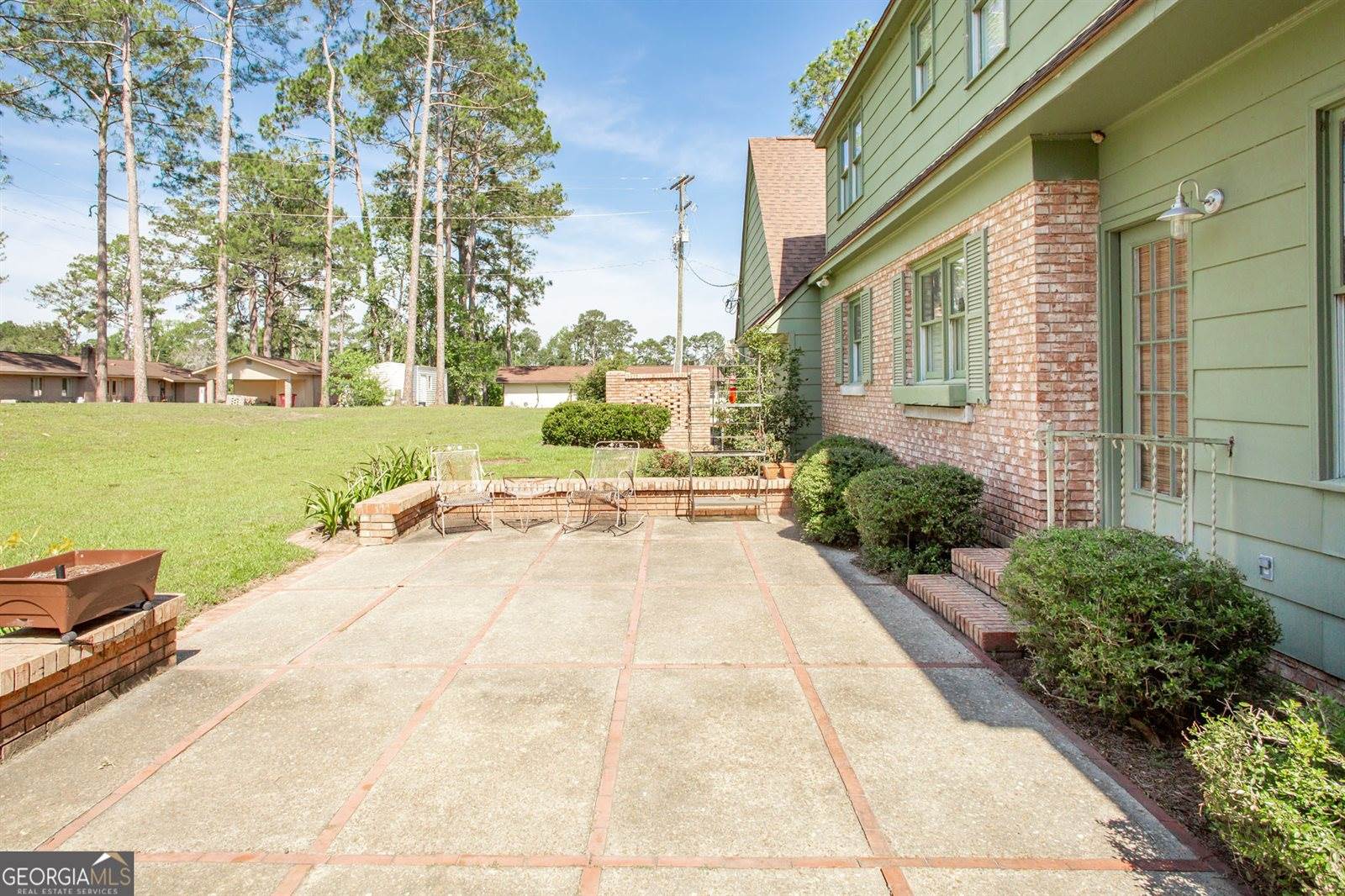 220 Lakeshore Drive, Alma, GA 31510