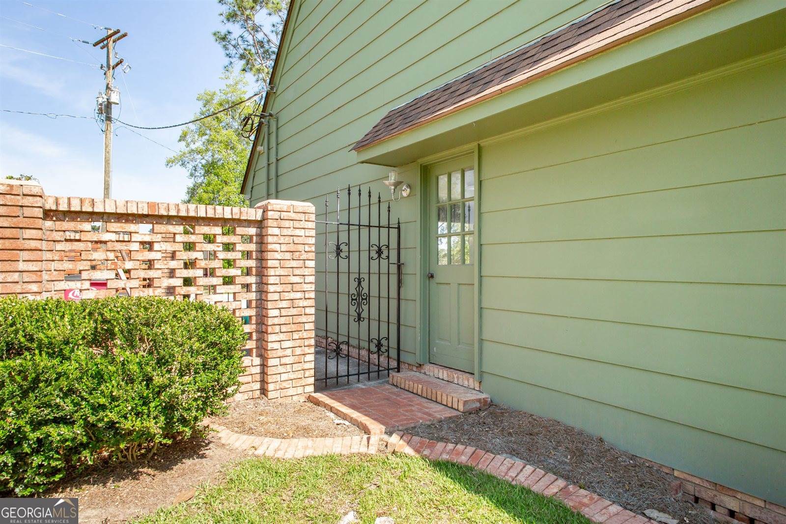 220 Lakeshore Drive, Alma, GA 31510