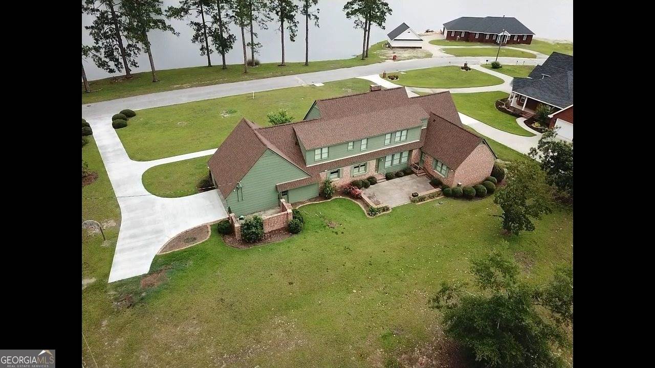 220 Lakeshore Drive, Alma, GA 31510