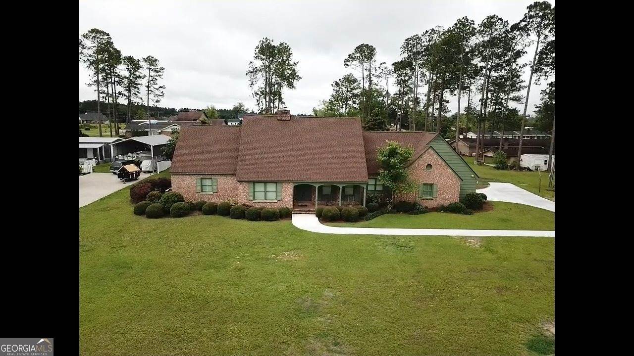220 Lakeshore Drive, Alma, GA 31510