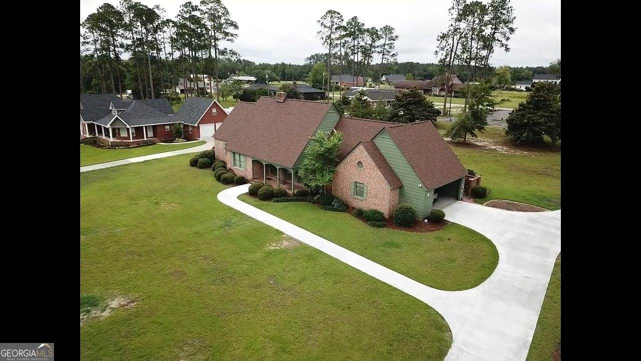 220 Lakeshore Drive, Alma, GA 31510
