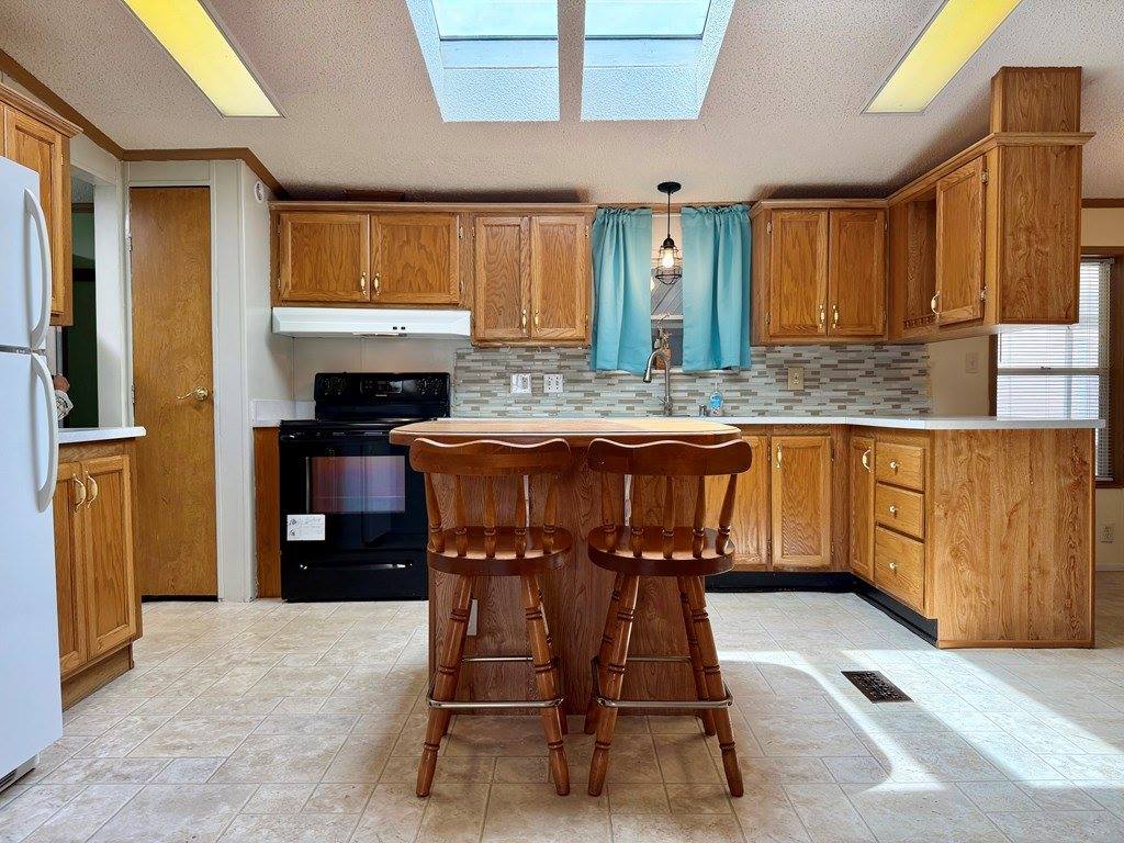 121 Harold Dr, Ashland, OH 44805