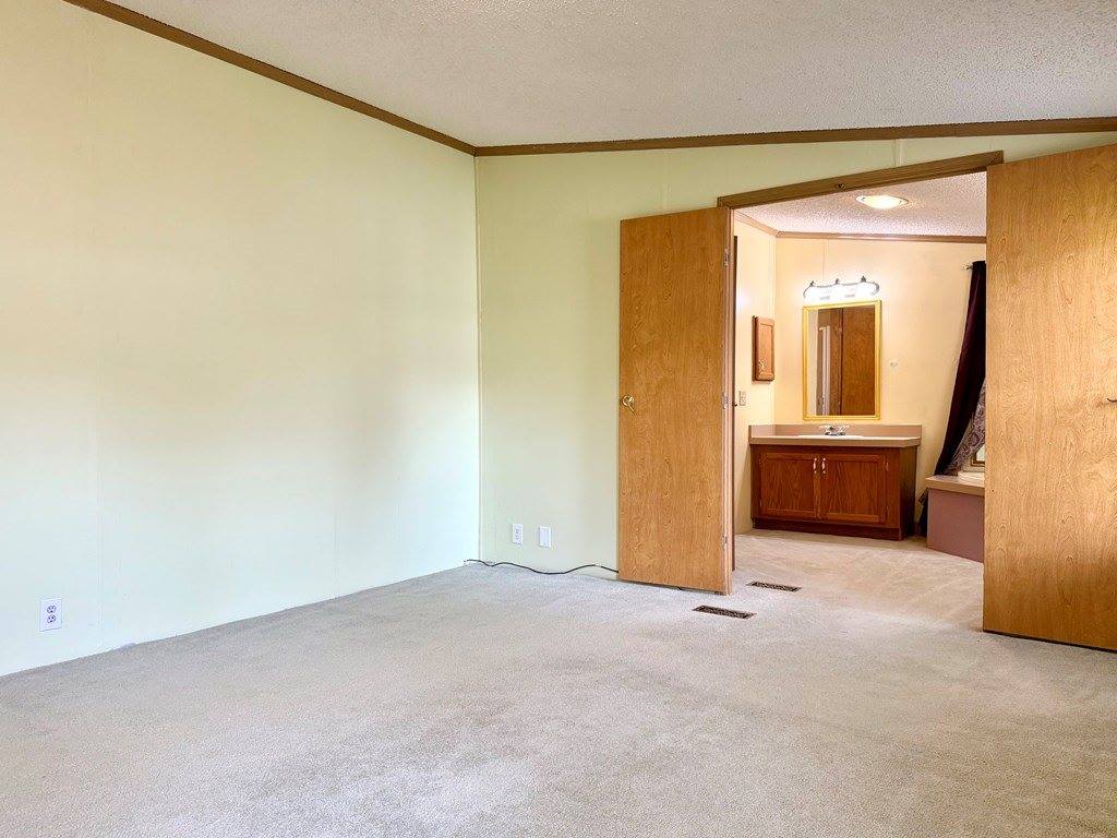 121 Harold Dr, Ashland, OH 44805