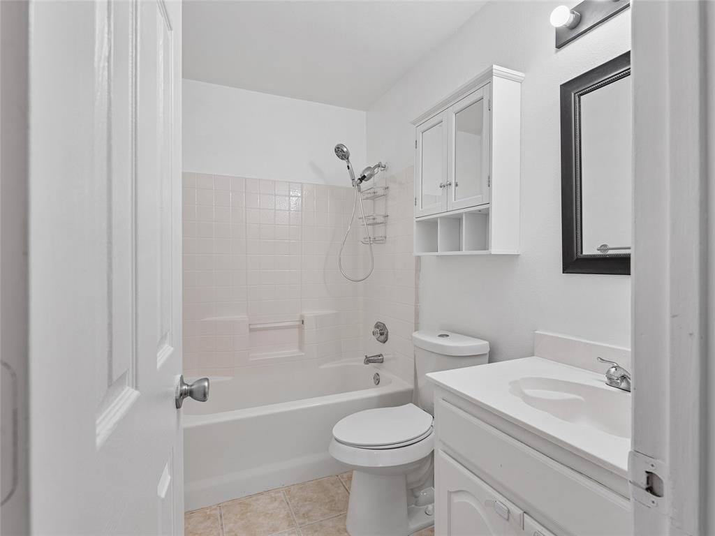 3651 Willow Creek Drive, Midlothian, TX 76065