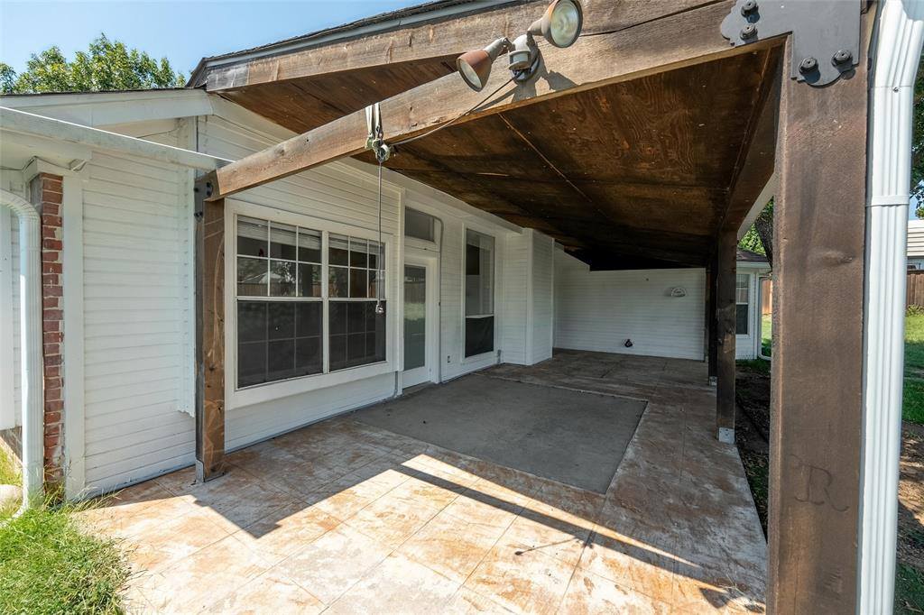 3651 Willow Creek Drive, Midlothian, TX 76065