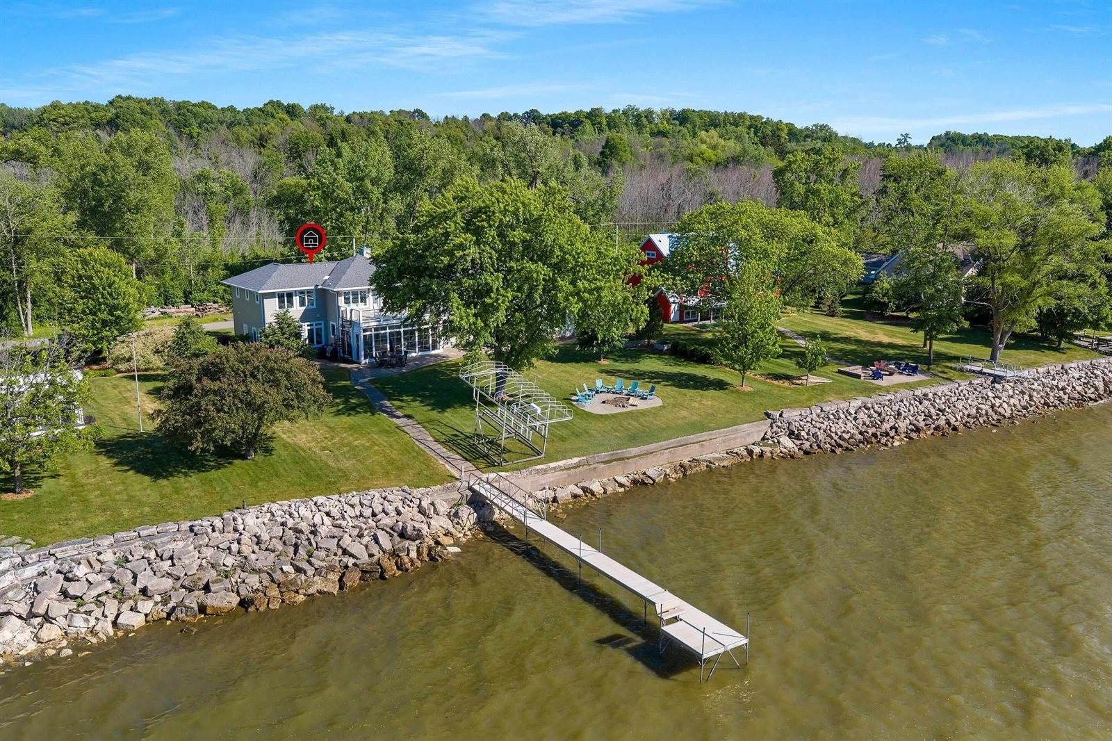 321 Breezy Acres Road, Luxemburg, WI 54217