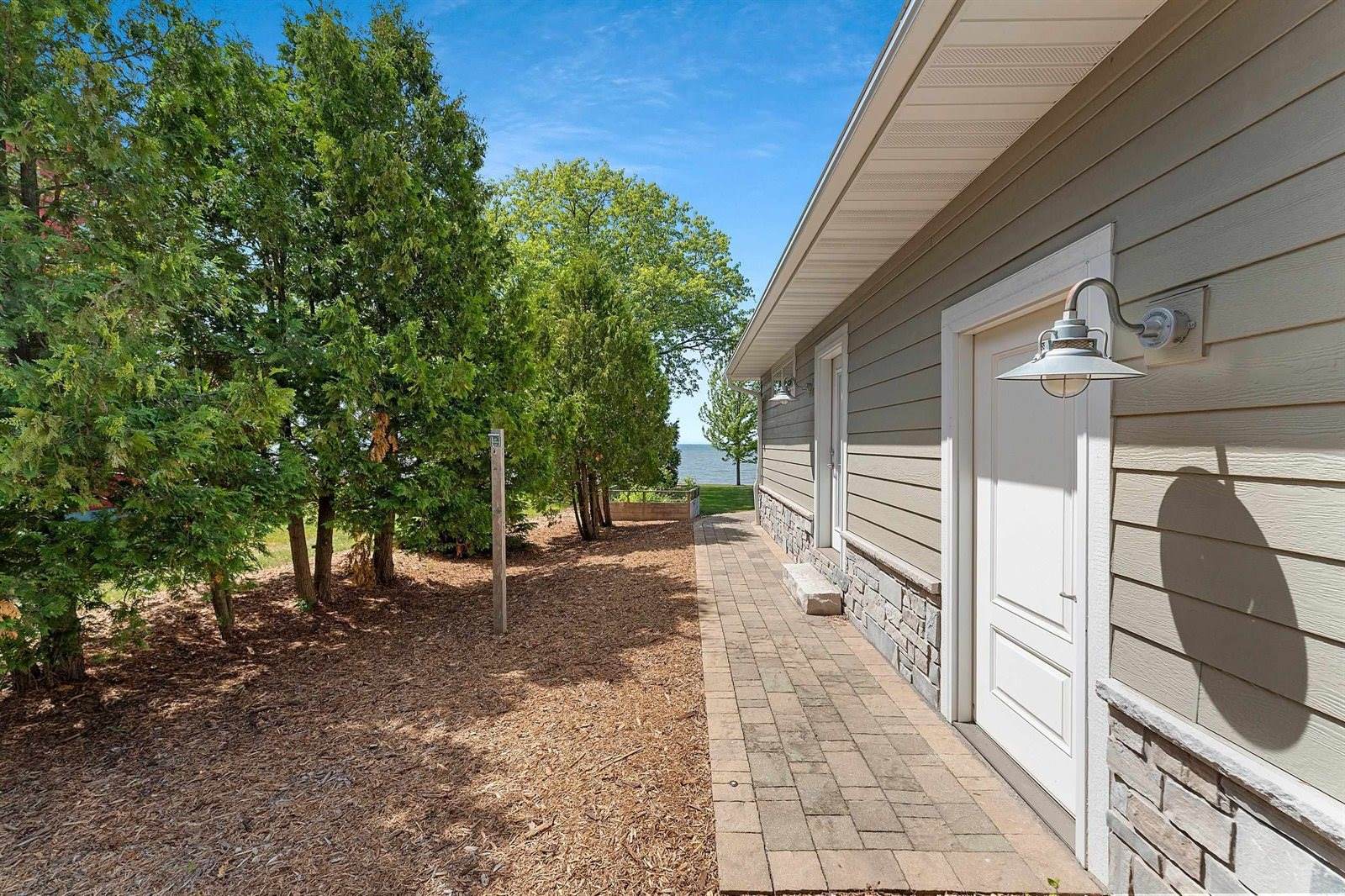 321 Breezy Acres Road, Luxemburg, WI 54217