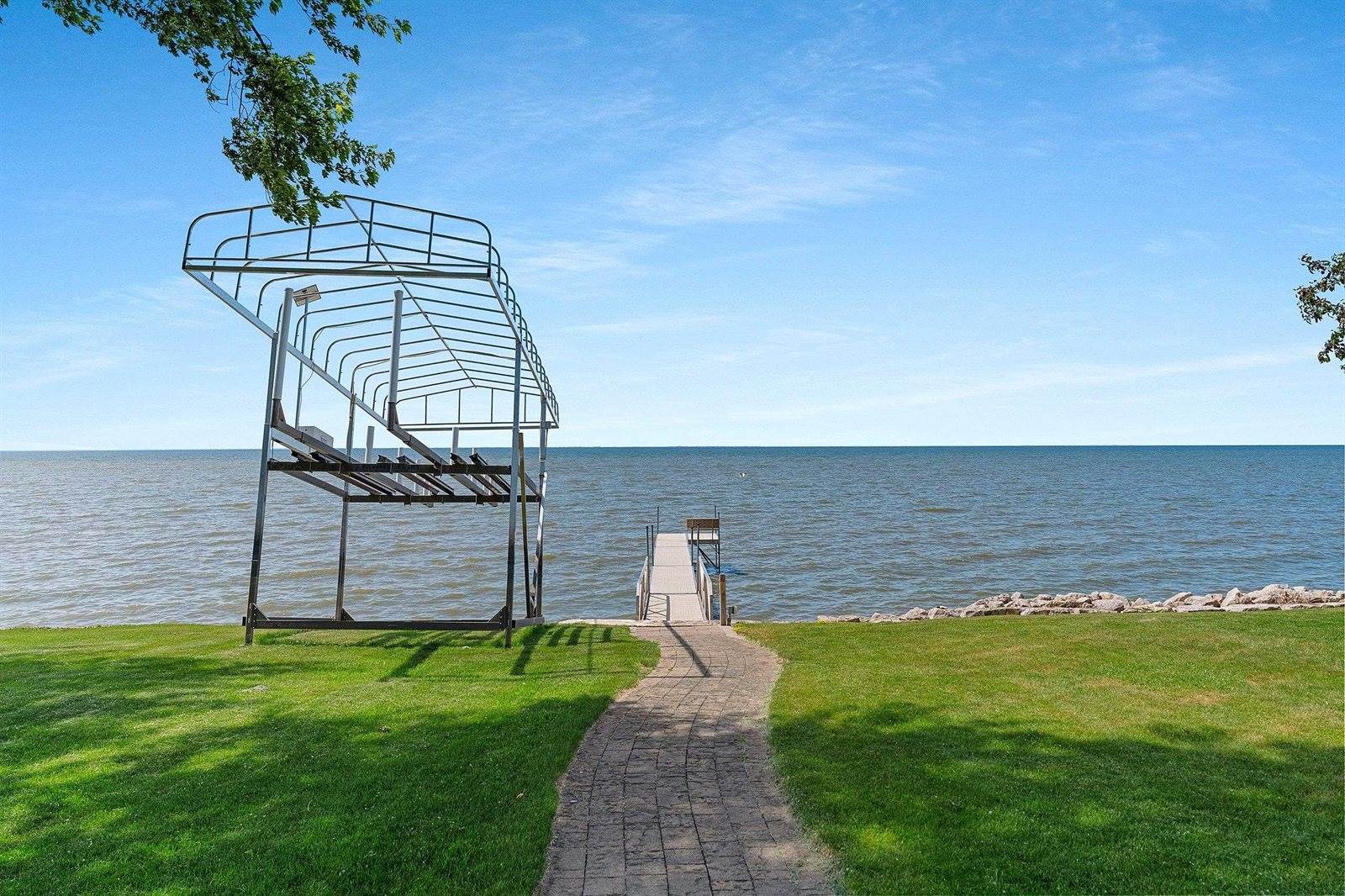 321 Breezy Acres Road, Luxemburg, WI 54217