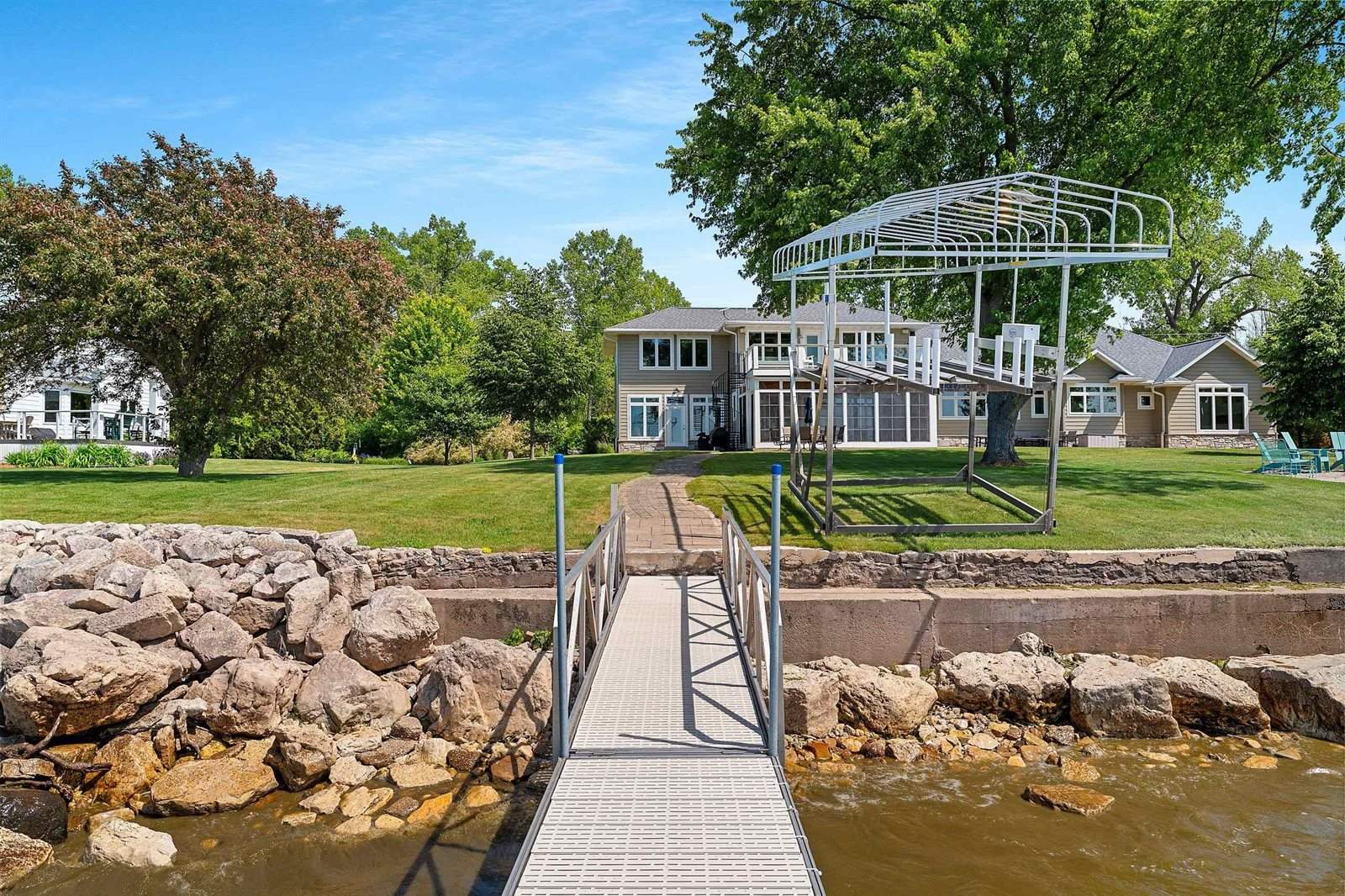 321 Breezy Acres Road, Luxemburg, WI 54217