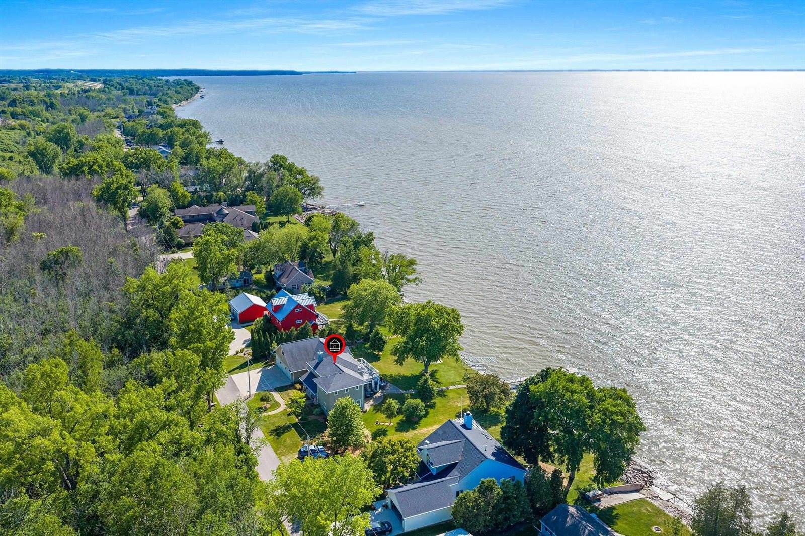 321 Breezy Acres Road, Luxemburg, WI 54217