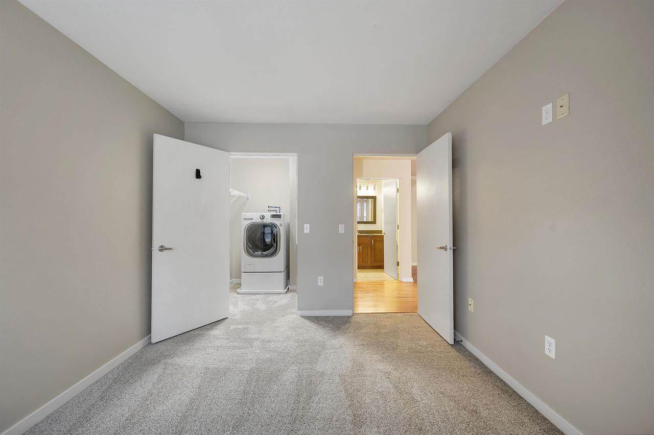 118 S Washington Street #231a, Green Bay, WI 54301