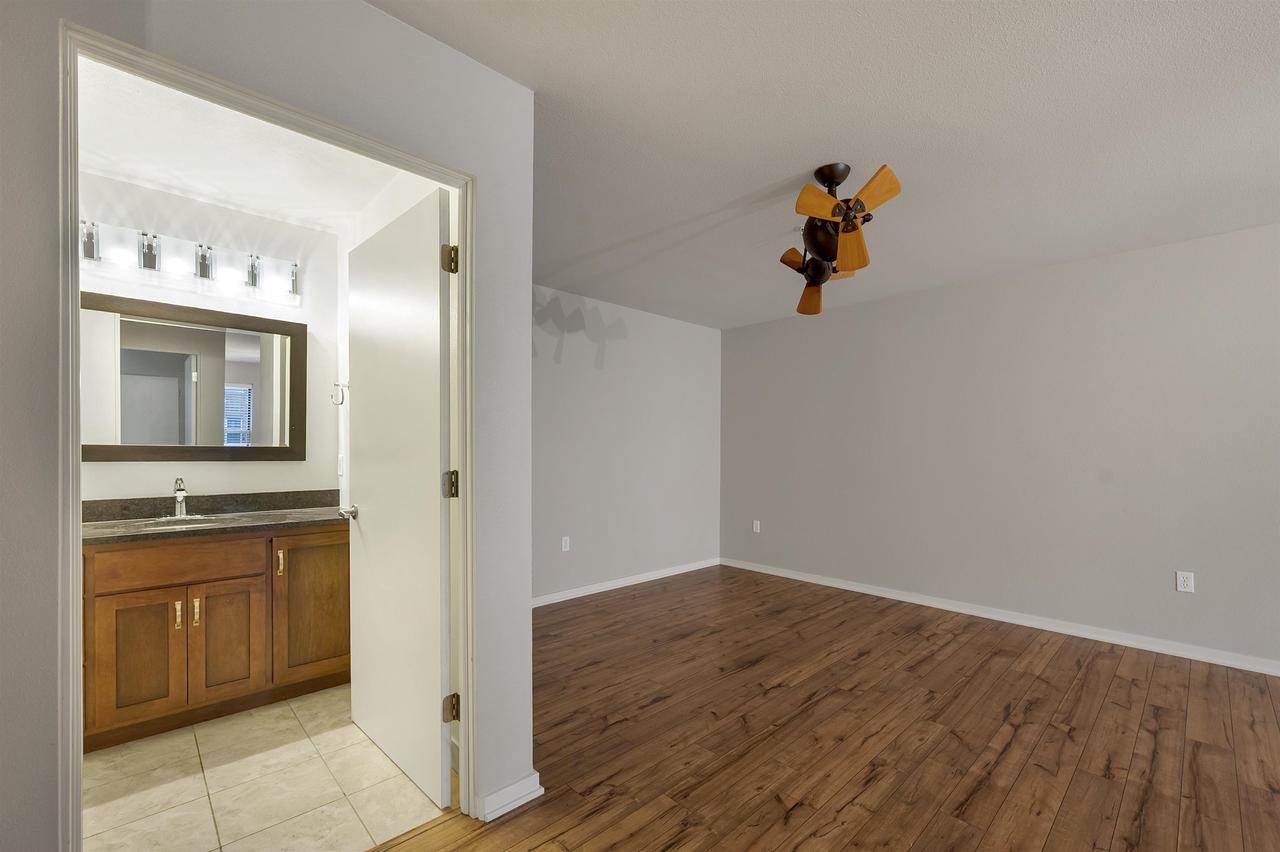 118 S Washington Street #231a, Green Bay, WI 54301