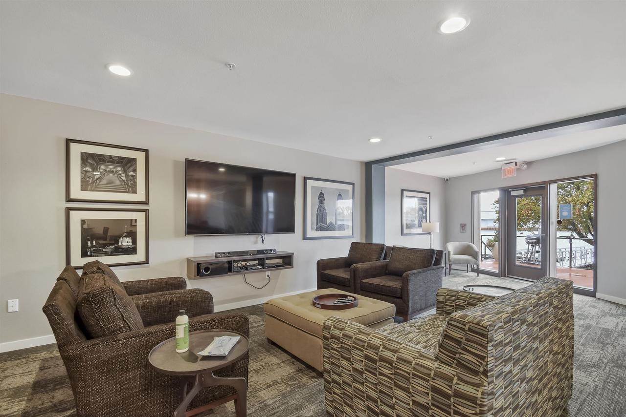 118 S Washington Street #231a, Green Bay, WI 54301