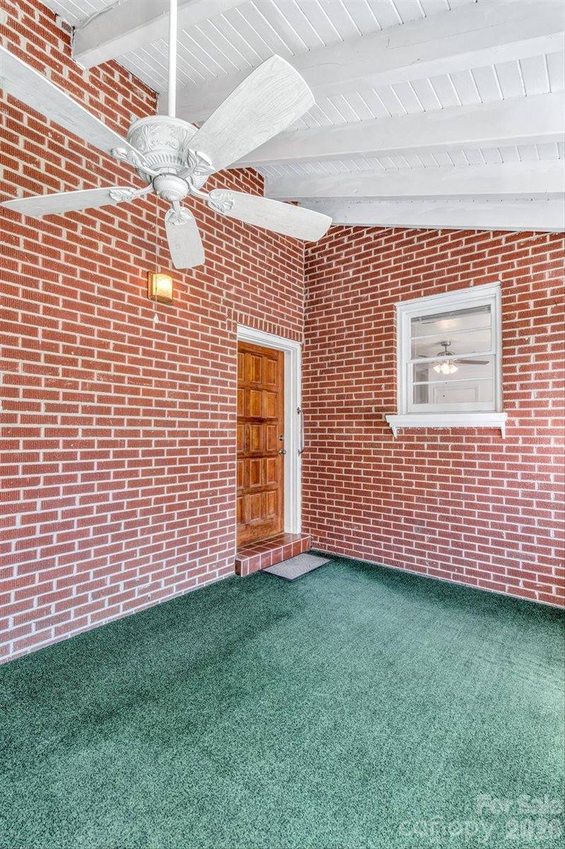 907 West Blue Ridge Road, East Flat Rock, NC 28726