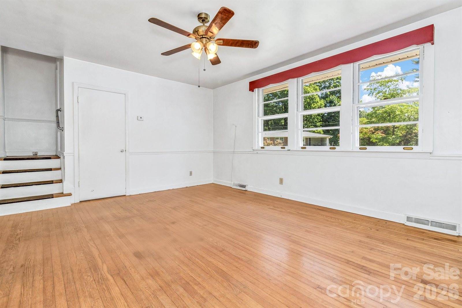 907 West Blue Ridge Road, East Flat Rock, NC 28726