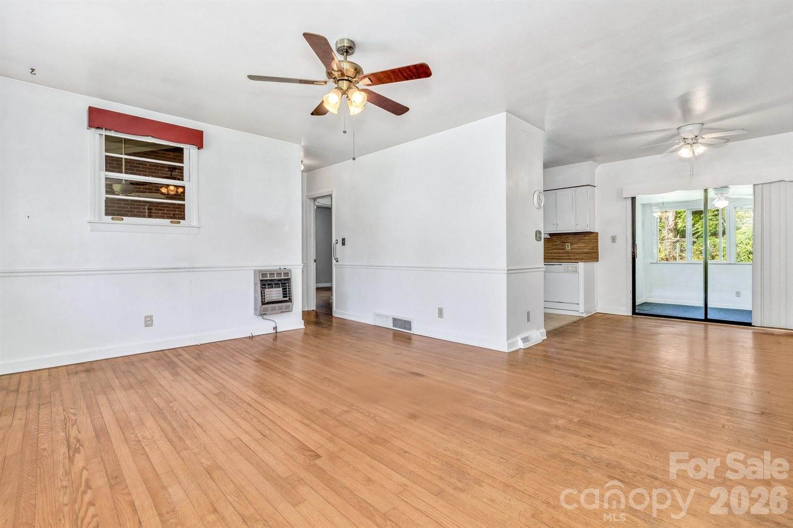 907 West Blue Ridge Road, East Flat Rock, NC 28726