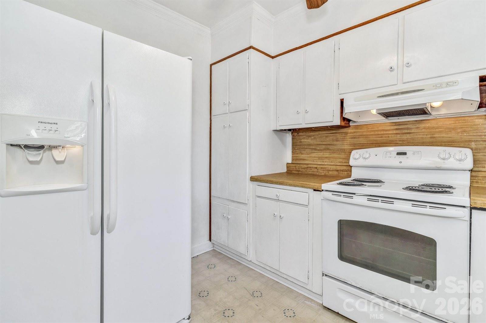 907 West Blue Ridge Road, East Flat Rock, NC 28726