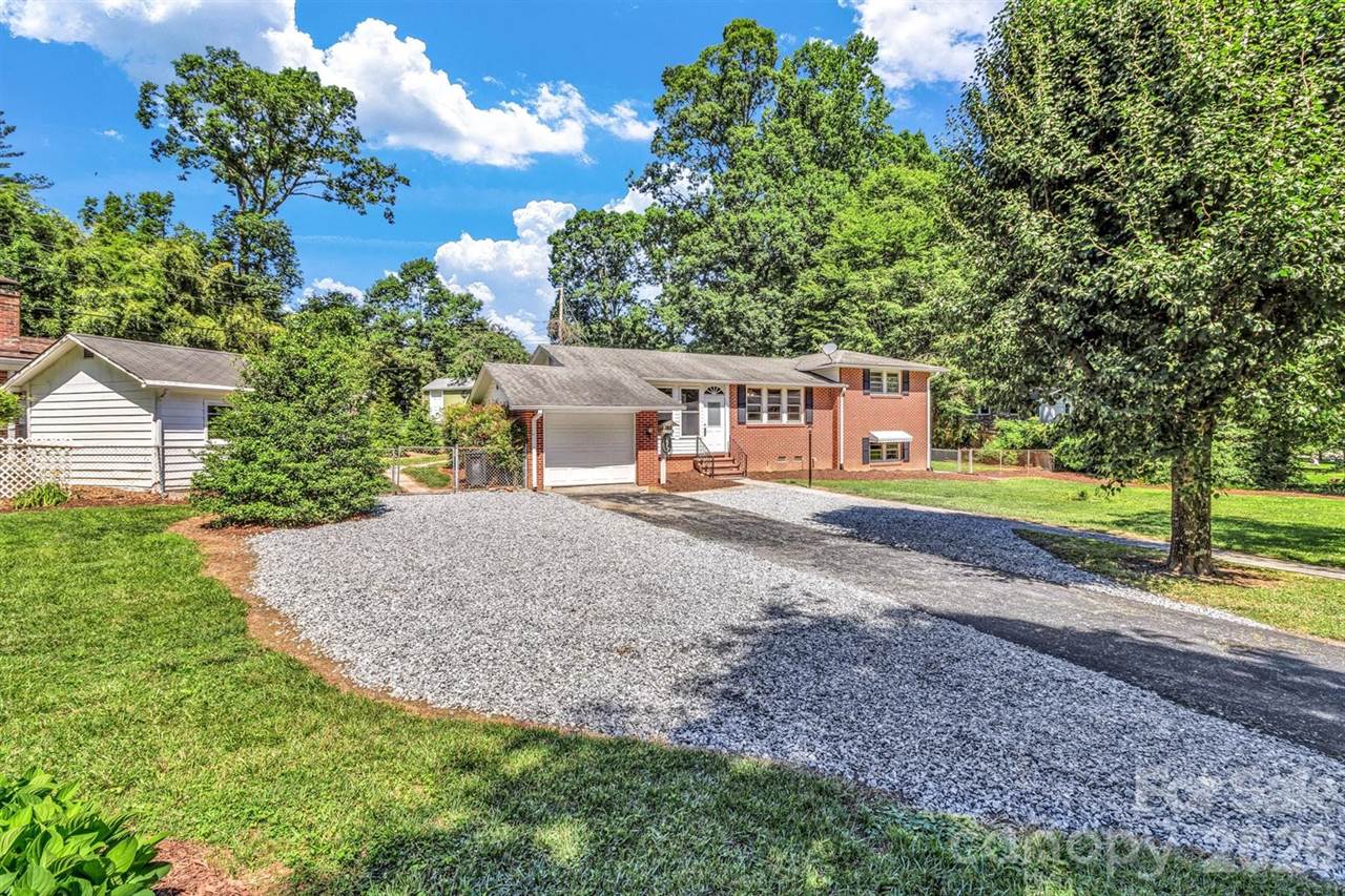 907 West Blue Ridge Road, East Flat Rock, NC 28726