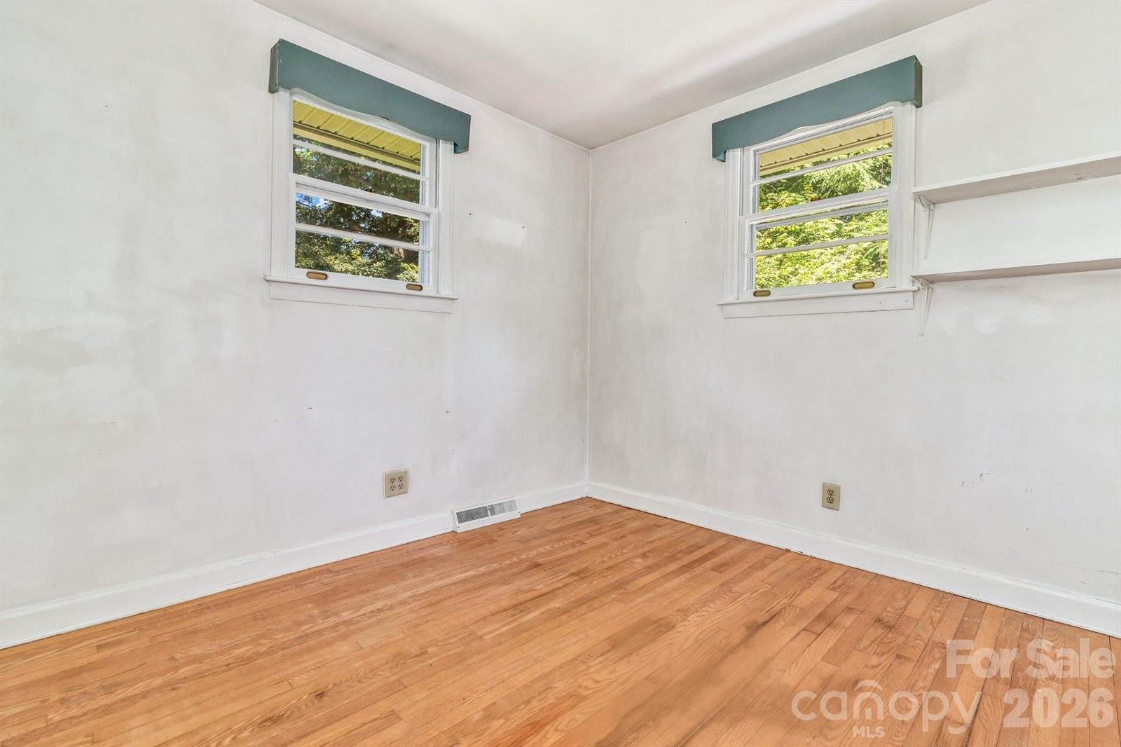 907 West Blue Ridge Road, East Flat Rock, NC 28726