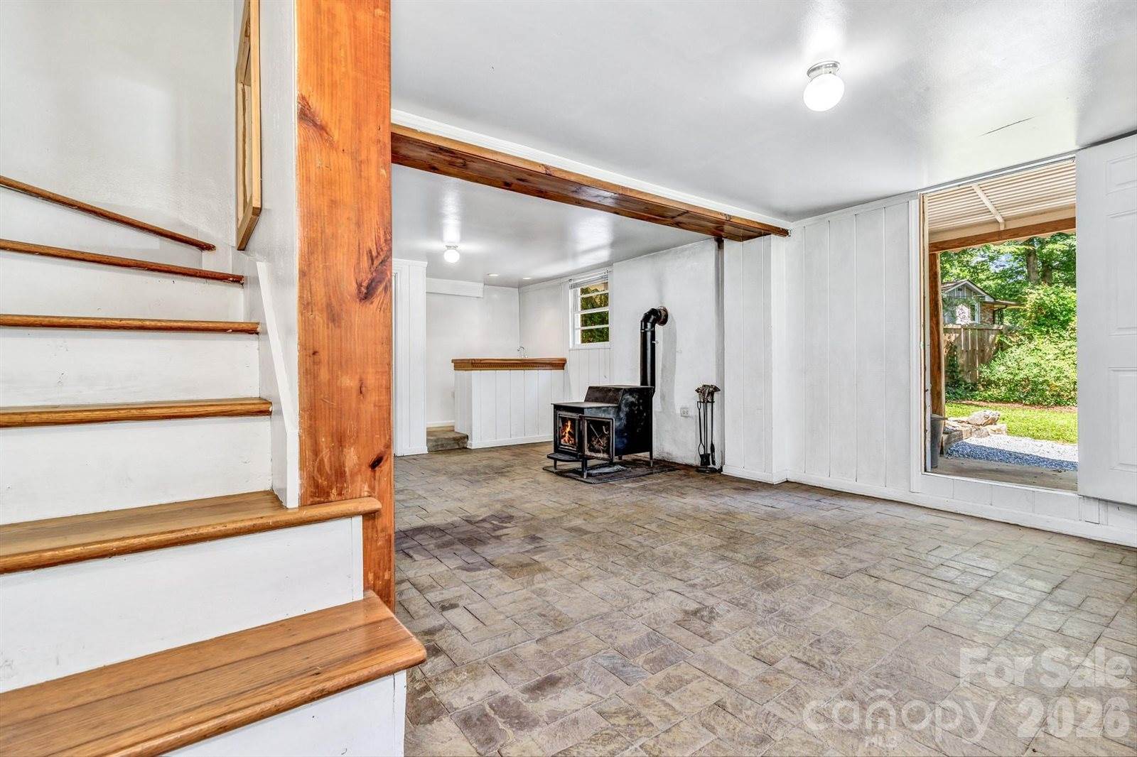 907 West Blue Ridge Road, East Flat Rock, NC 28726