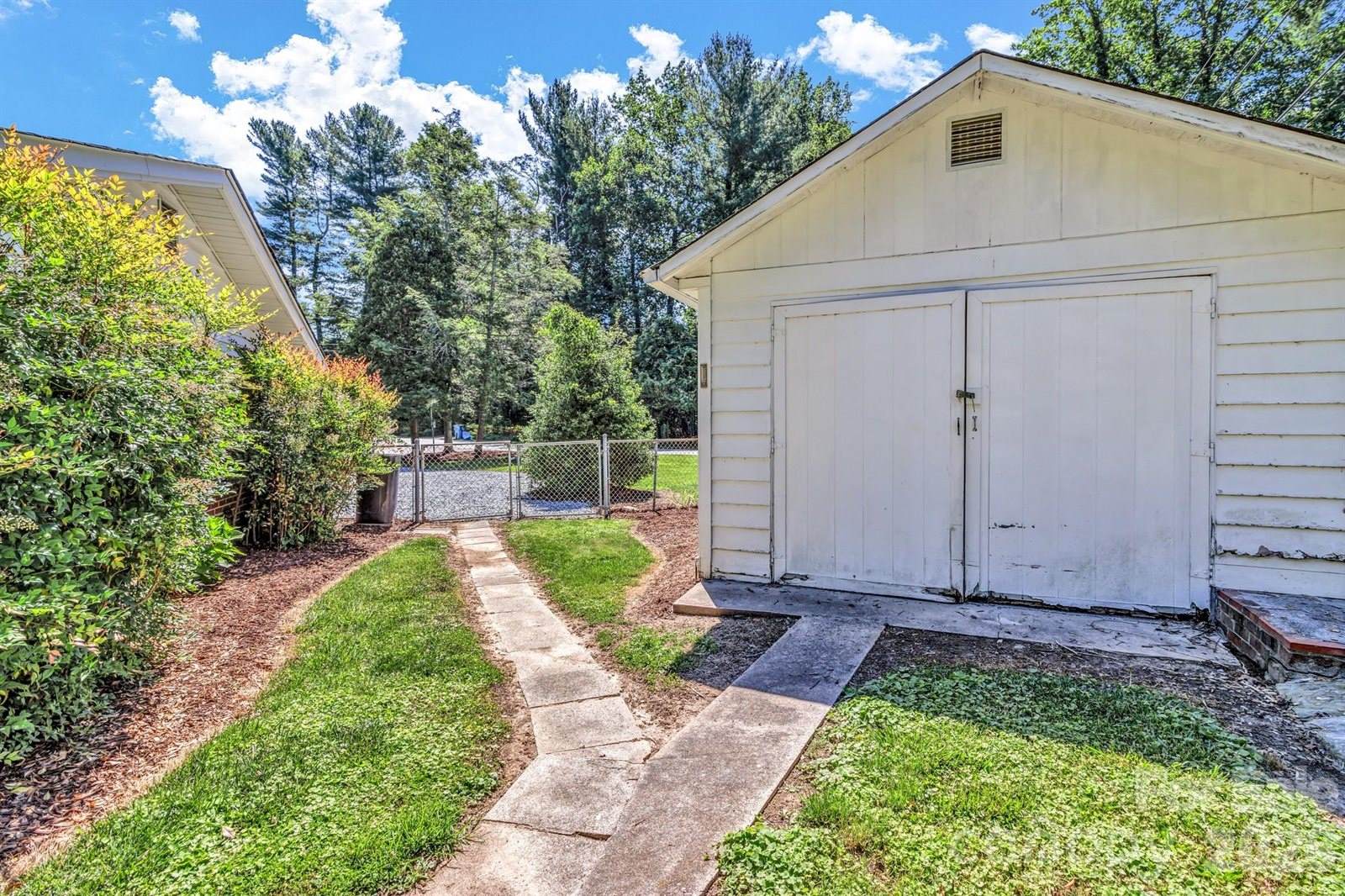 907 West Blue Ridge Road, East Flat Rock, NC 28726