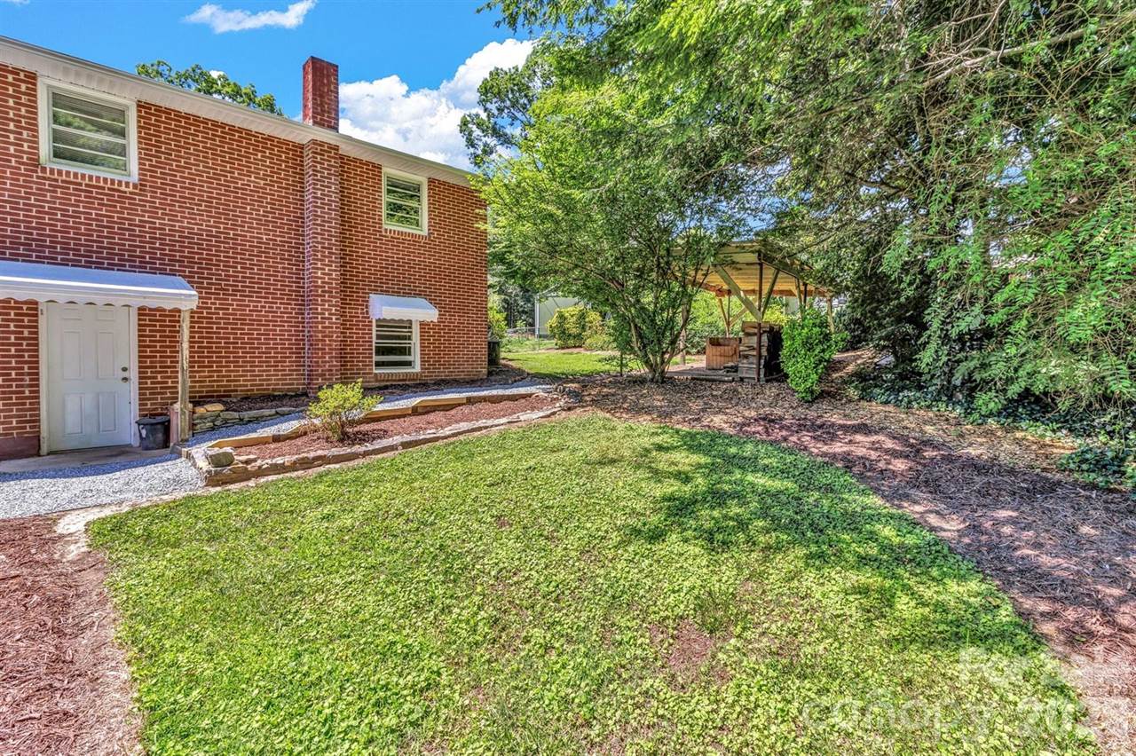 907 West Blue Ridge Road, East Flat Rock, NC 28726