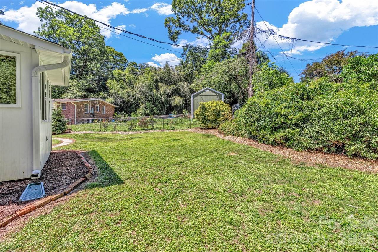 907 West Blue Ridge Road, East Flat Rock, NC 28726