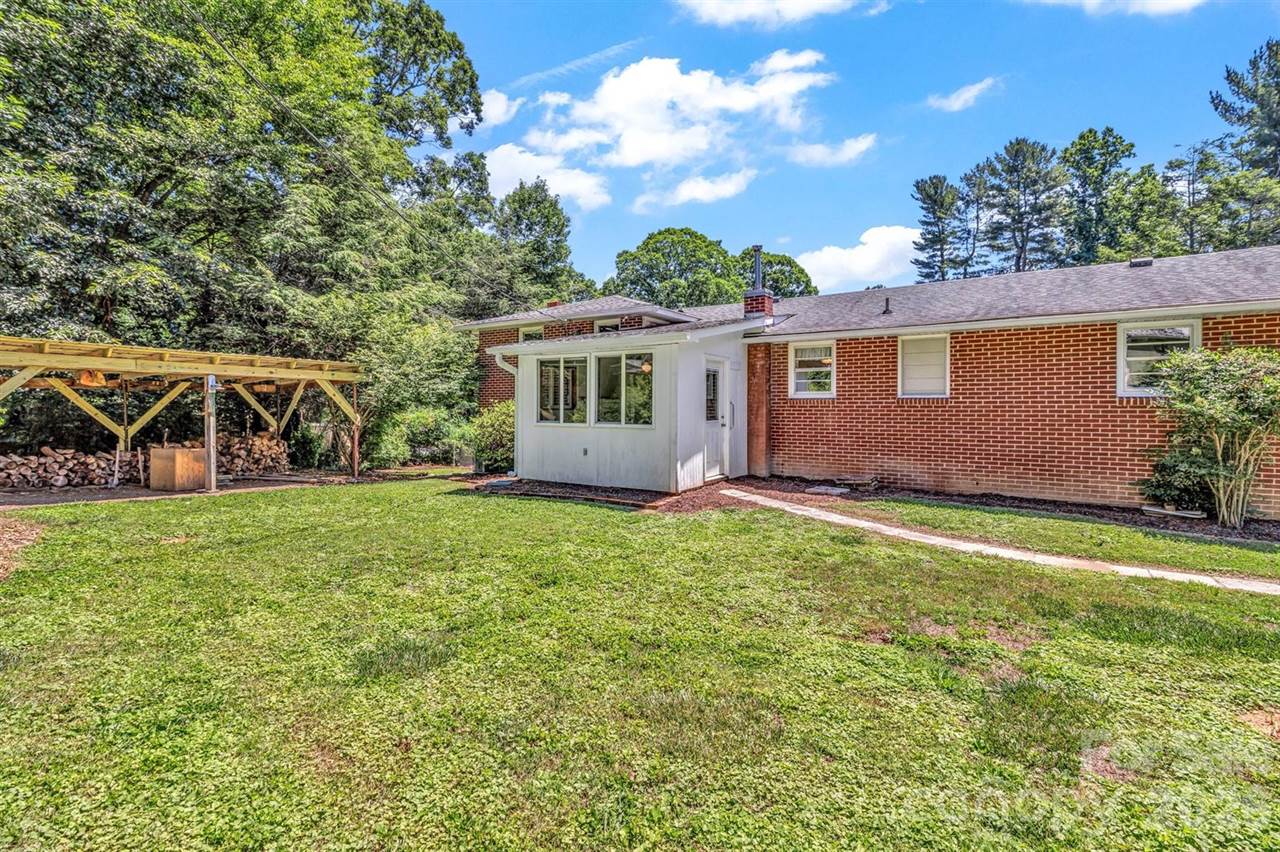 907 West Blue Ridge Road, East Flat Rock, NC 28726