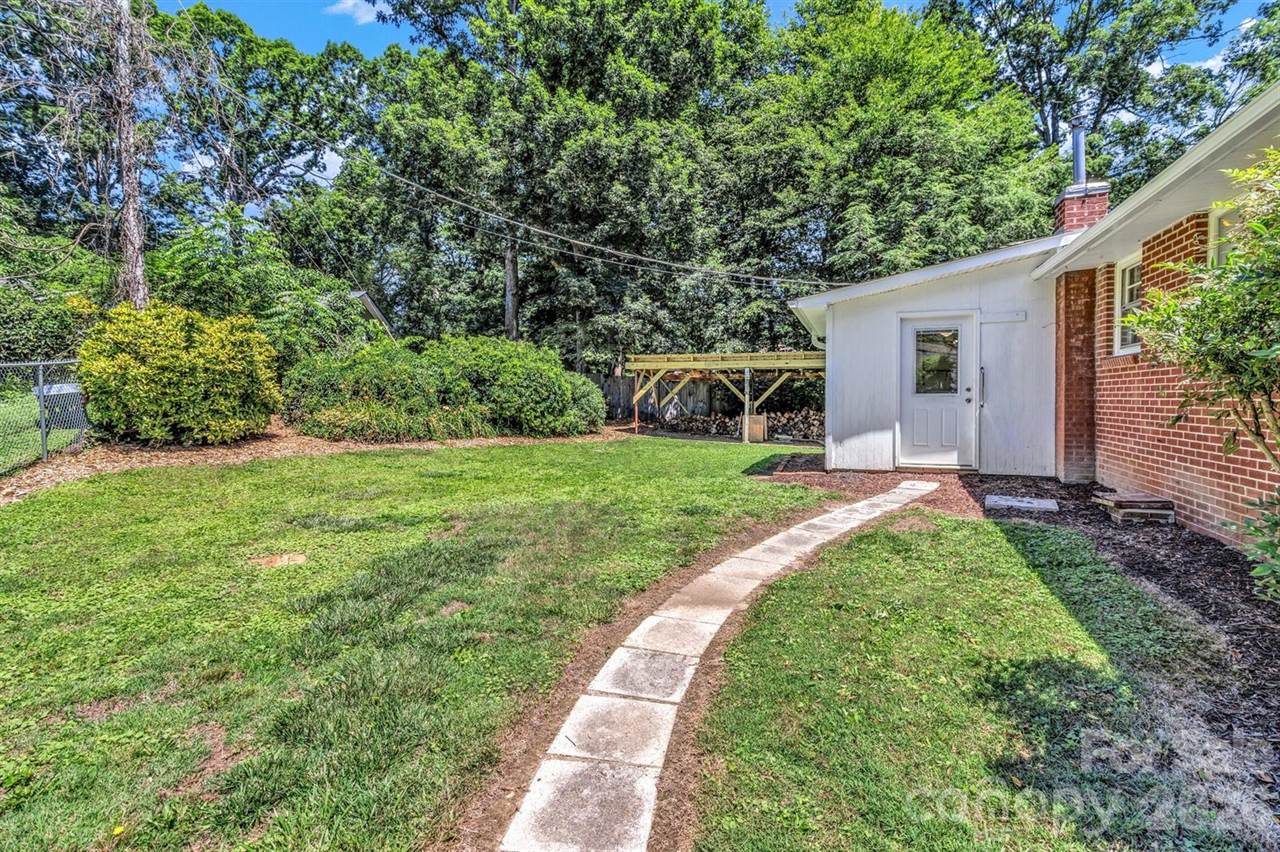 907 West Blue Ridge Road, East Flat Rock, NC 28726