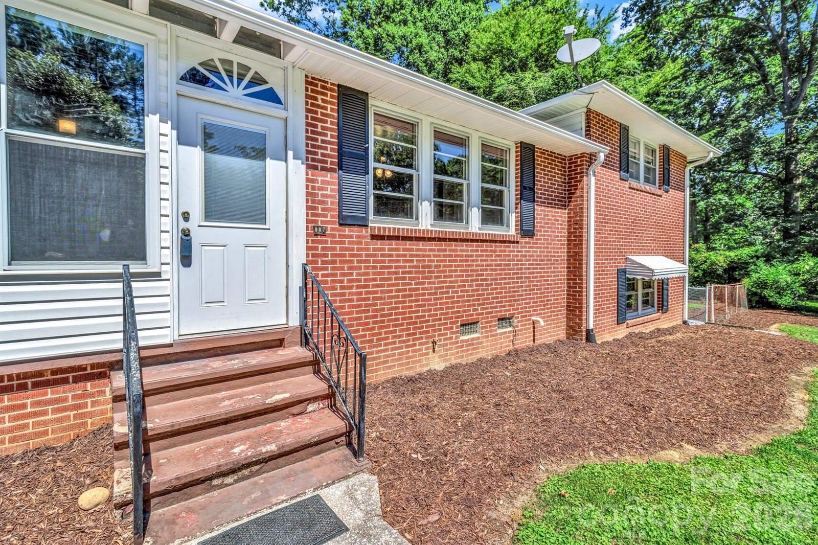 907 West Blue Ridge Road, East Flat Rock, NC 28726