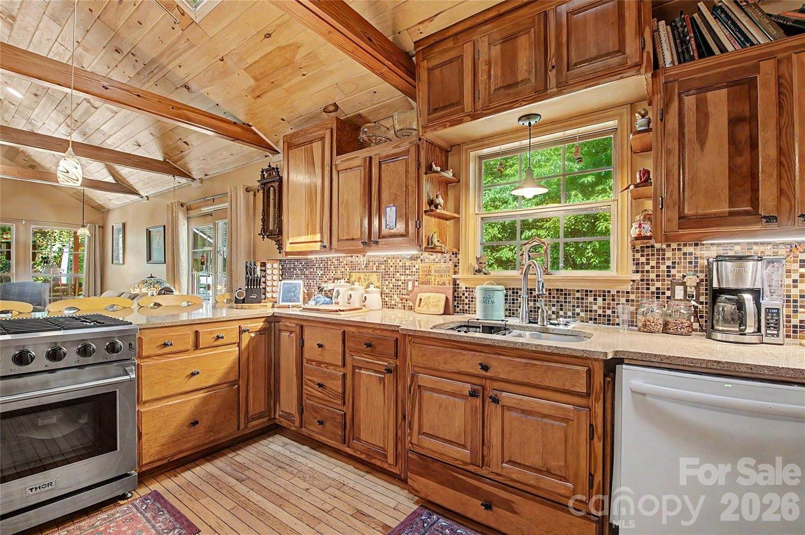 76 Winsome Trail, Hendersonville, NC 28739