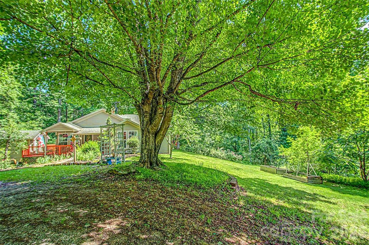 76 Winsome Trail, Hendersonville, NC 28739