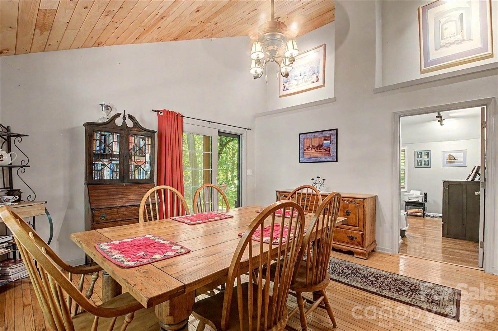 76 Winsome Trail, Hendersonville, NC 28739