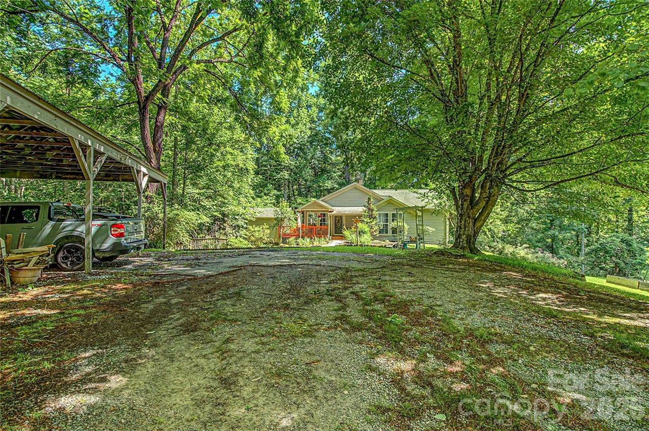 76 Winsome Trail, Hendersonville, NC 28739