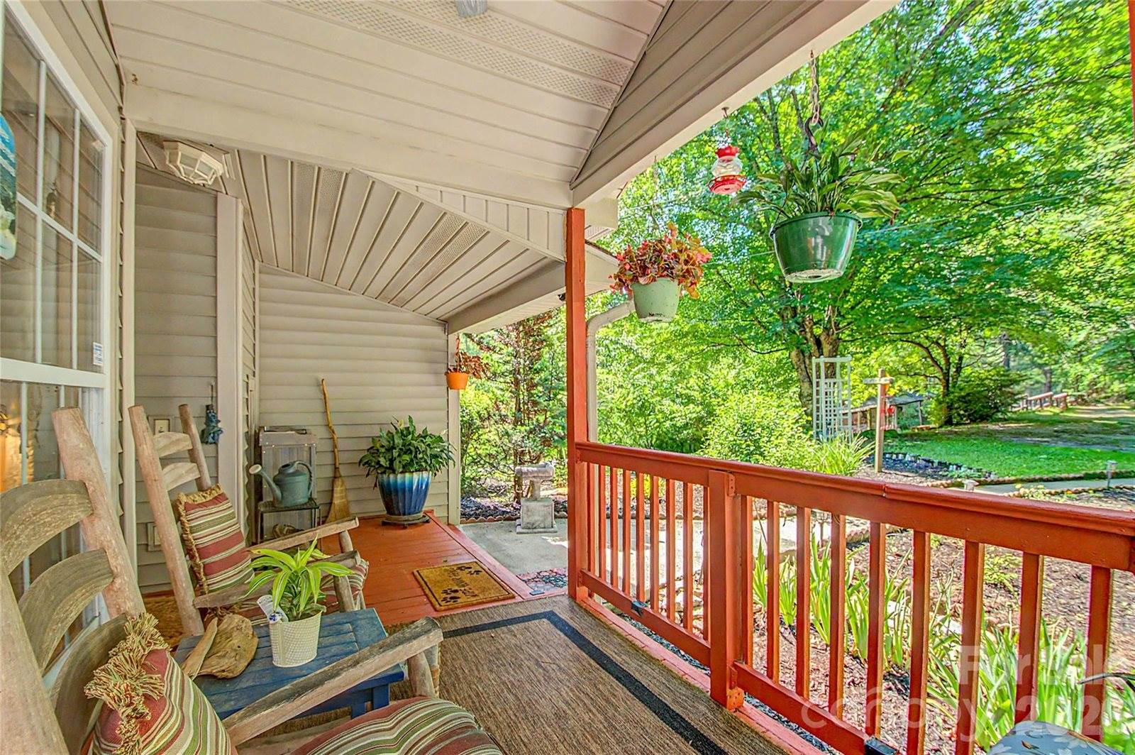 76 Winsome Trail, Hendersonville, NC 28739