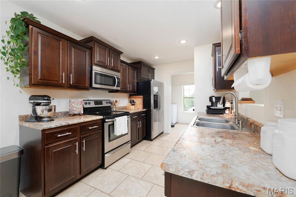 19388 Ladera Road, Waynesville, MO 65583