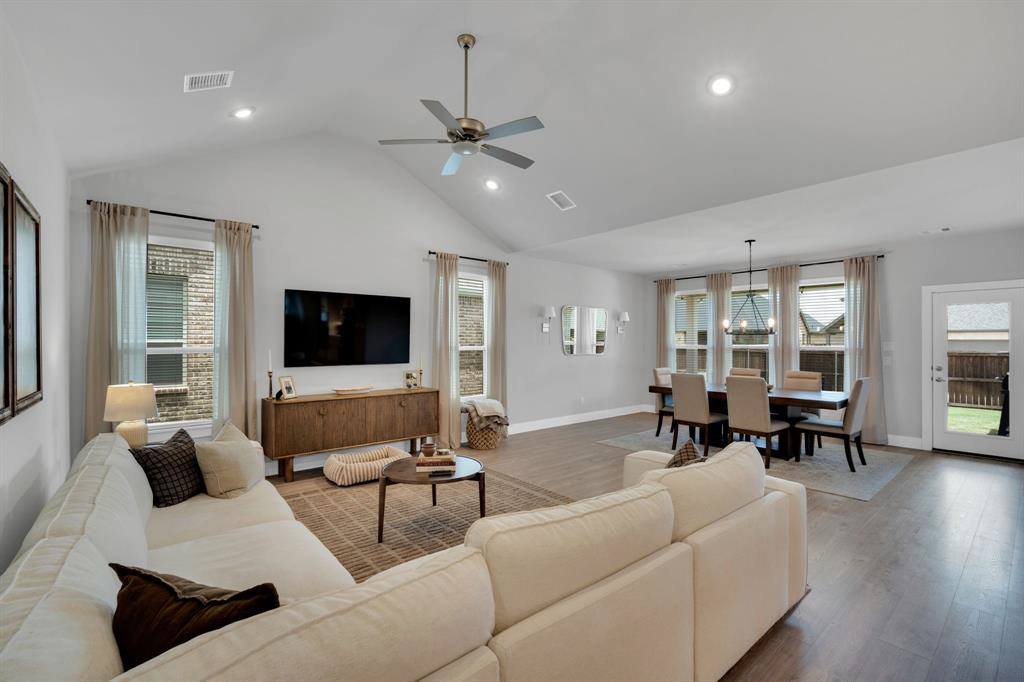 2212 Vista Way, Waxahachie, TX 75165