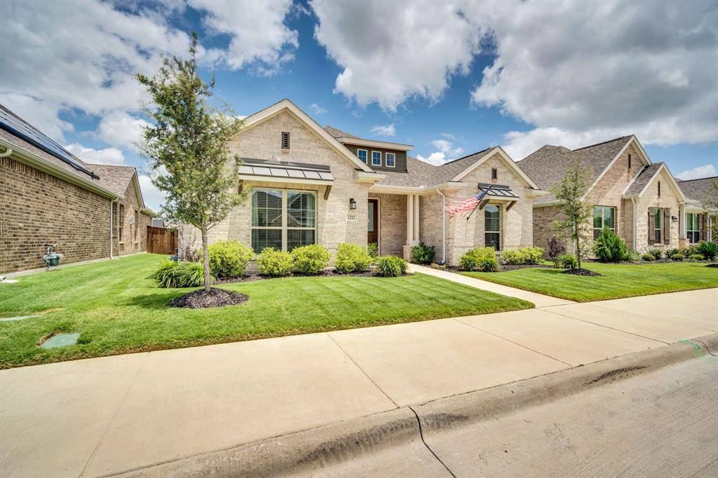 2212 Vista Way, Waxahachie, TX 75165