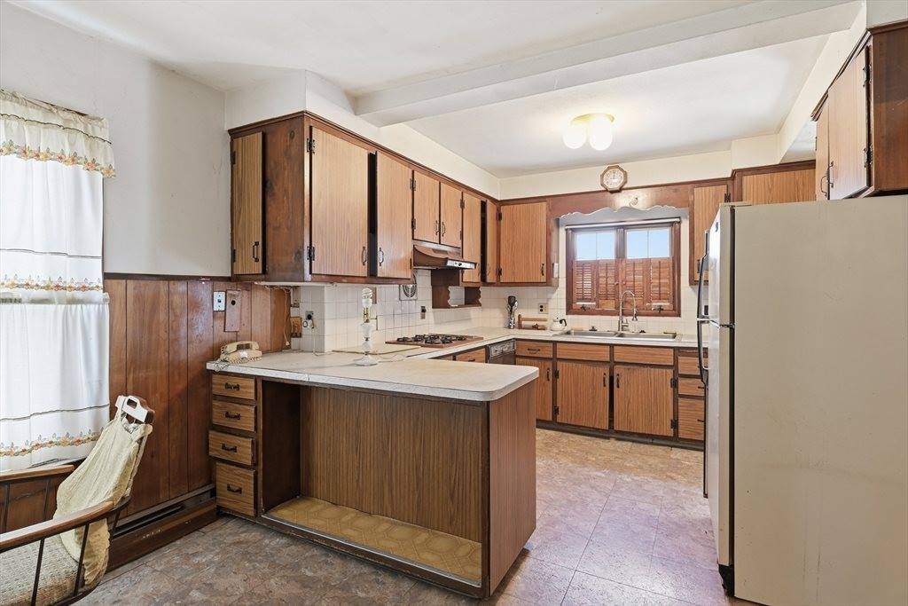 400 Nottingham St, Springfield, MA 01104