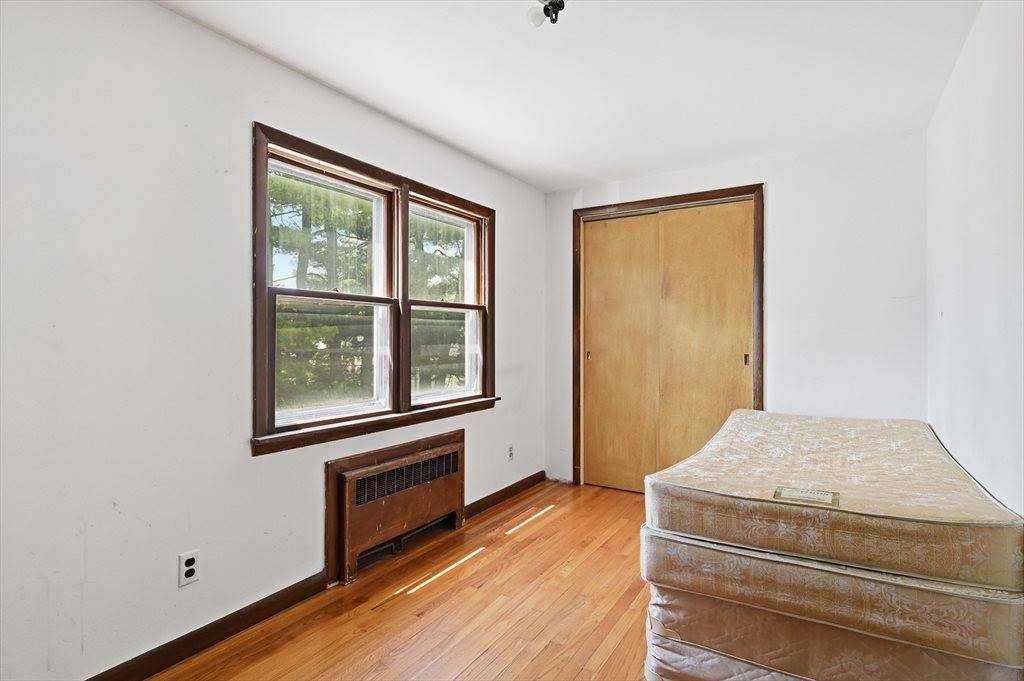 400 Nottingham St, Springfield, MA 01104