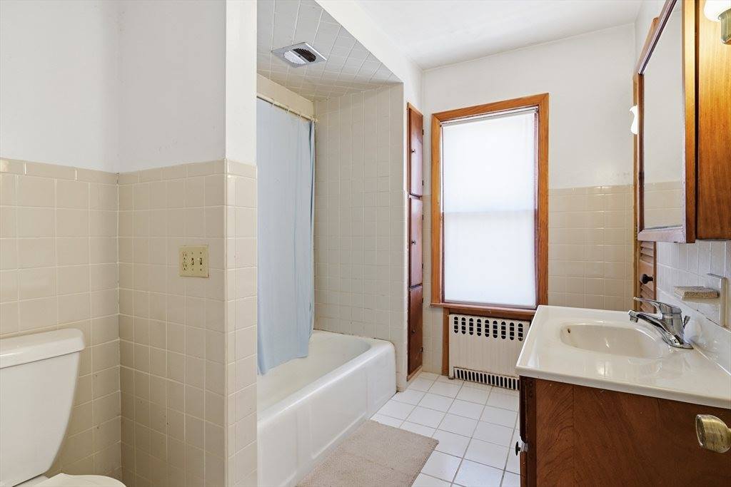 400 Nottingham St, Springfield, MA 01104