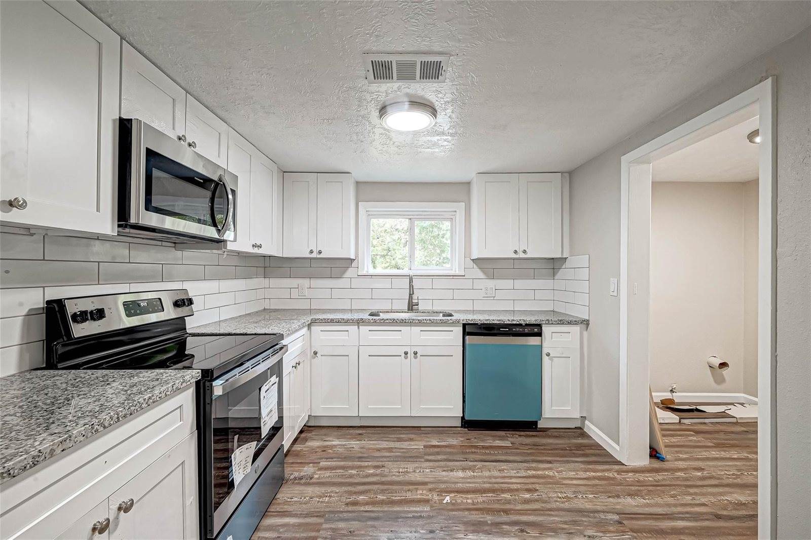 10694 Pine Street, Willis, TX 77318