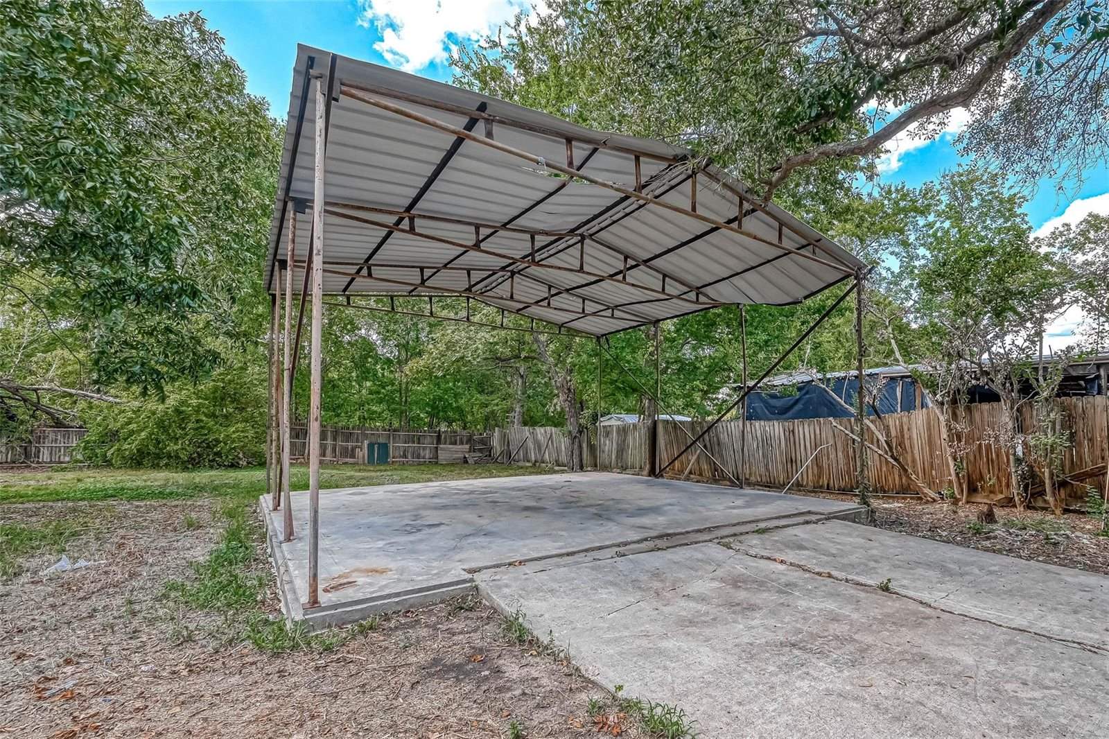 10694 Pine Street, Willis, TX 77318
