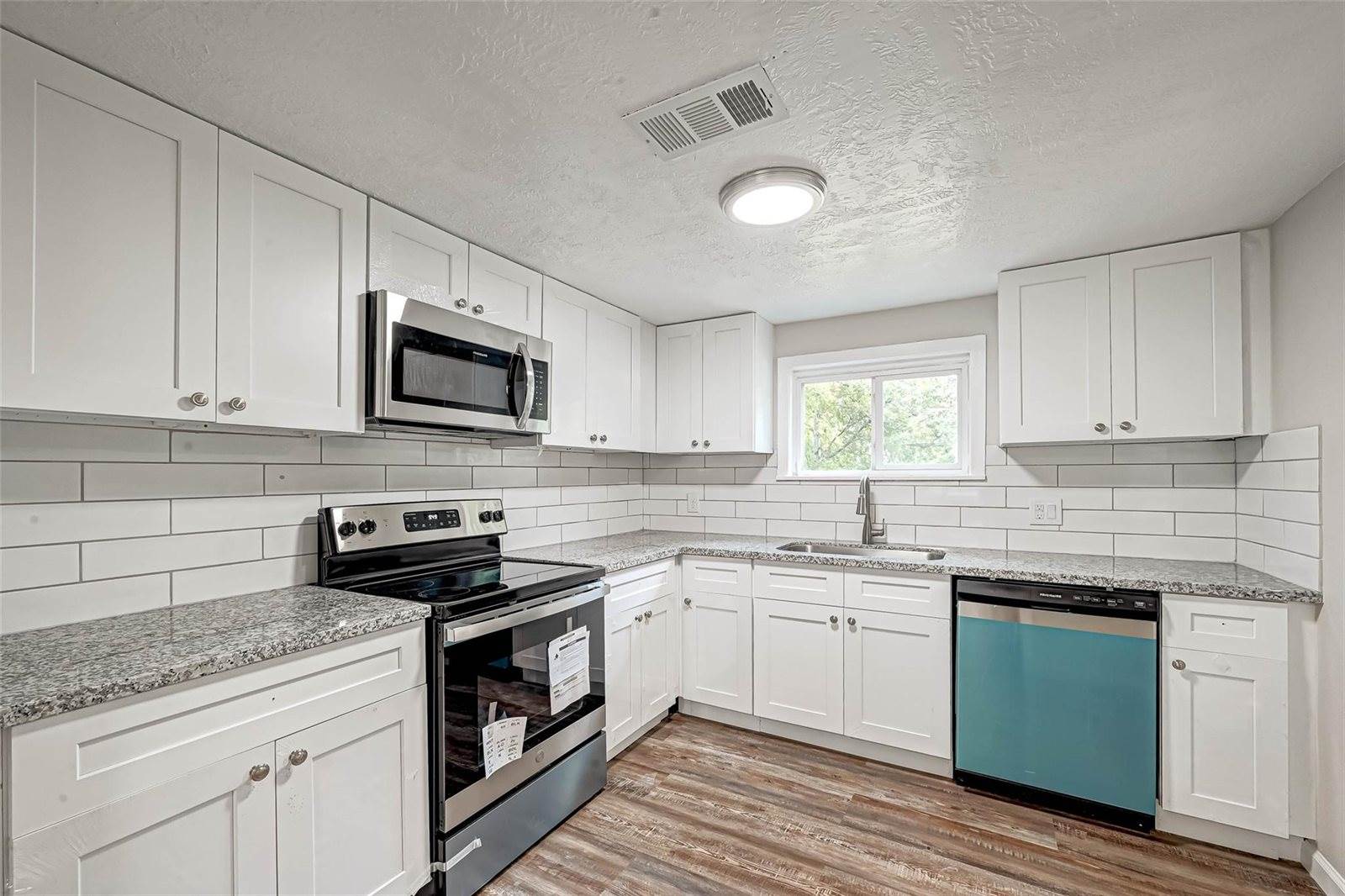 10694 Pine Street, Willis, TX 77318