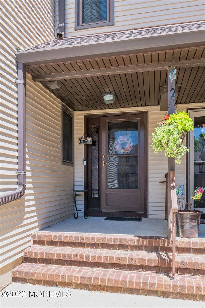 192 Longwood Drive, Manalapan, NJ 07726