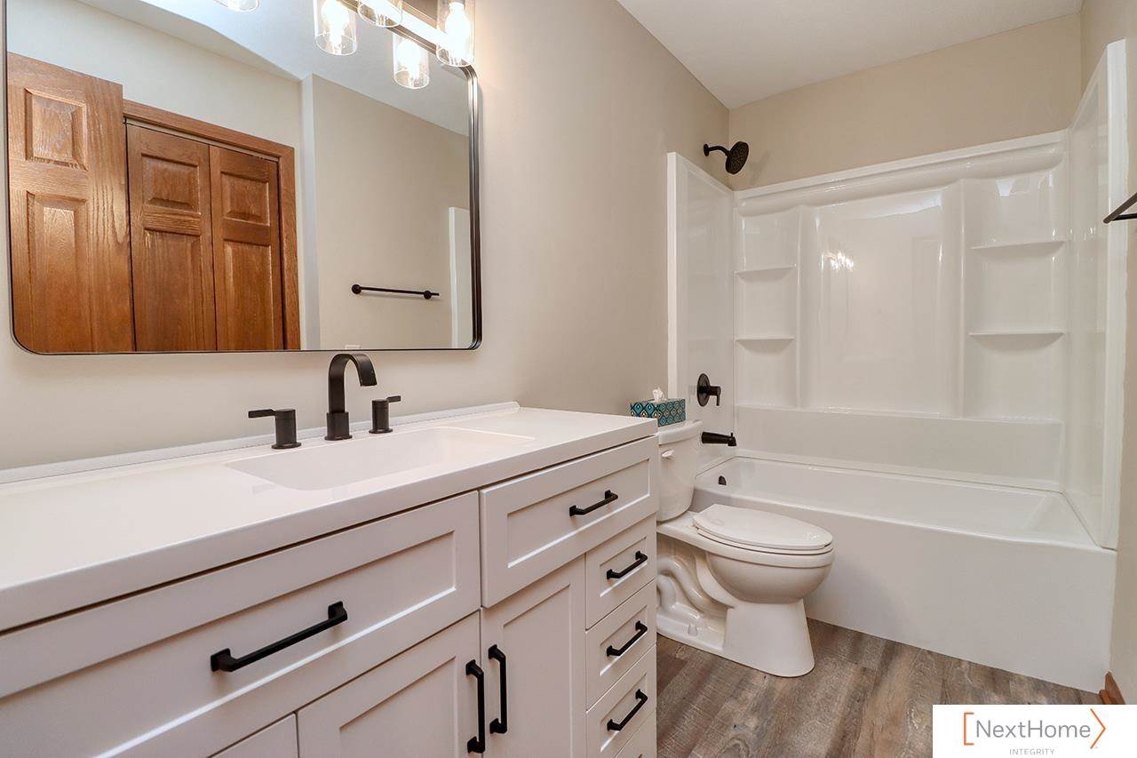 5430 Danbury Road, Lincoln, NE 68512