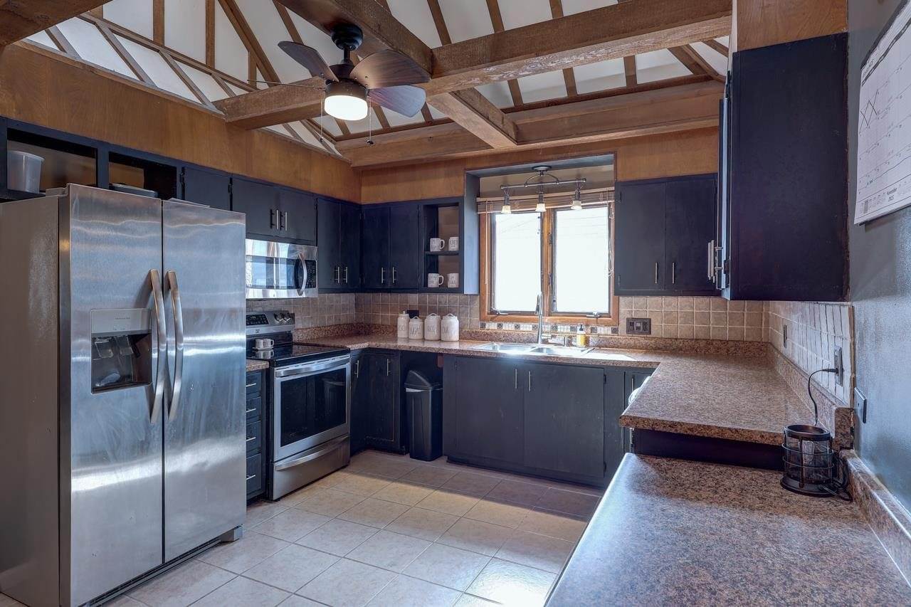 915 East 15th Ave, Winfield, KS 67156
