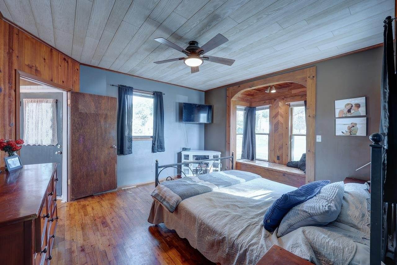 915 East 15th Ave, Winfield, KS 67156