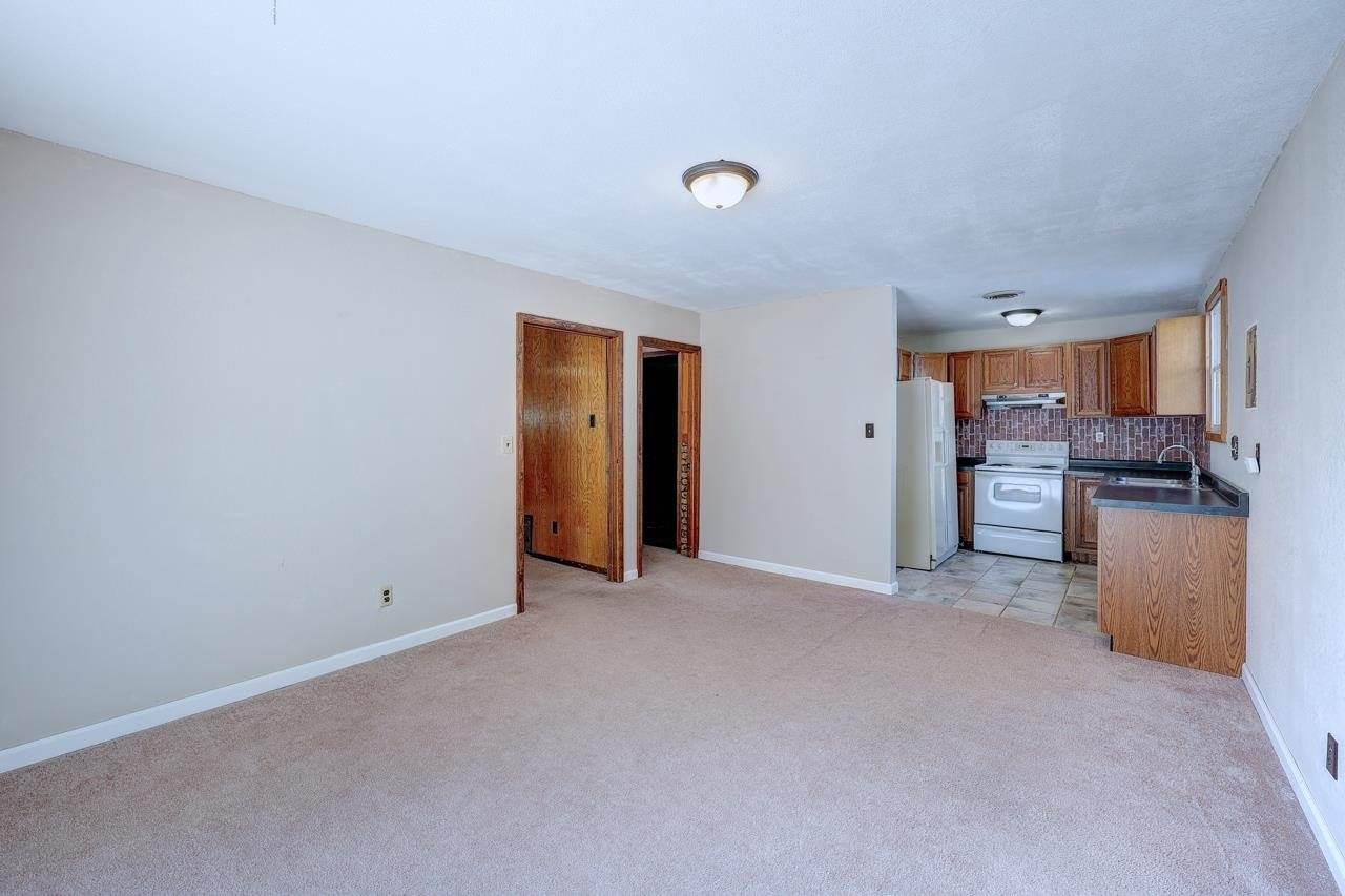 915 East 15th Ave, Winfield, KS 67156