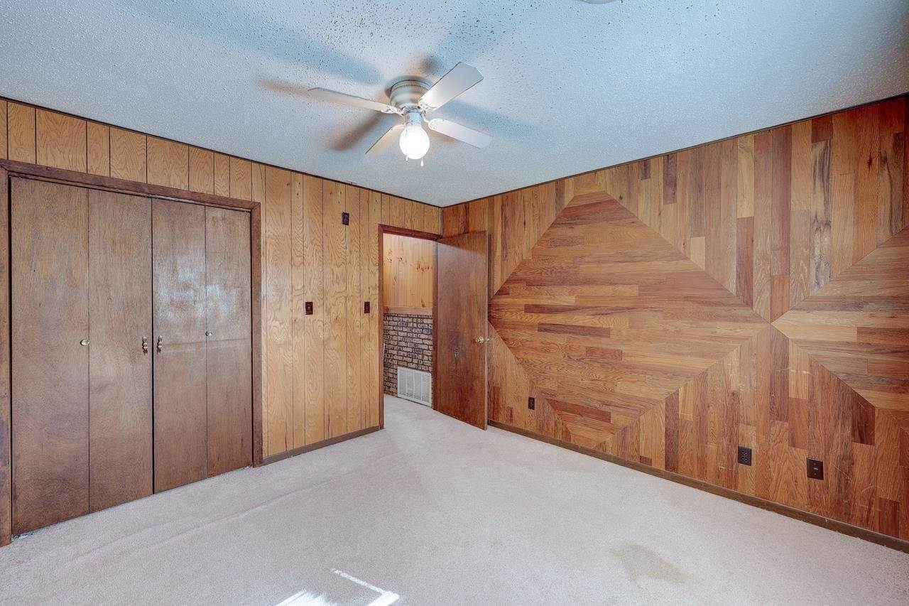 915 East 15th Ave, Winfield, KS 67156